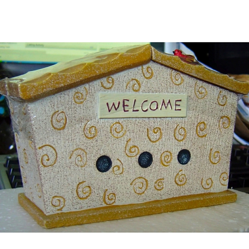 Birdhouse toothbrush holder